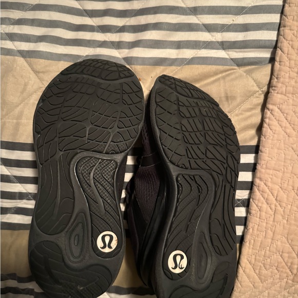 Women’s bliss feel 9.5 shoes. - Picture 5 of 5